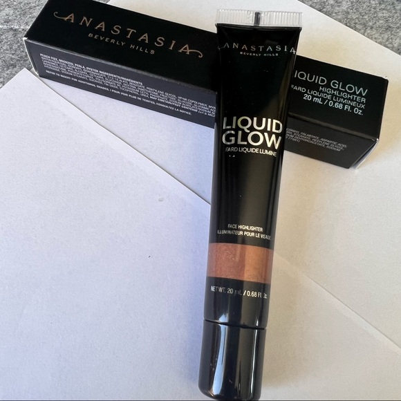 Anastasia Beverly Hills Liquid Glow - Picture 7 of 8